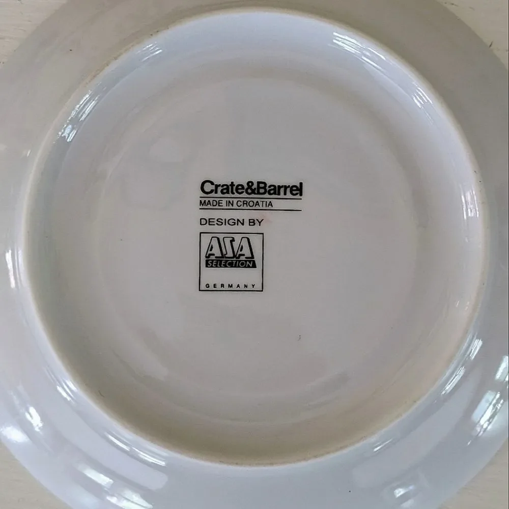 Crate&Barrel Set of 2 Coffee Or Hot Cocoa Cups & Matching Saucers